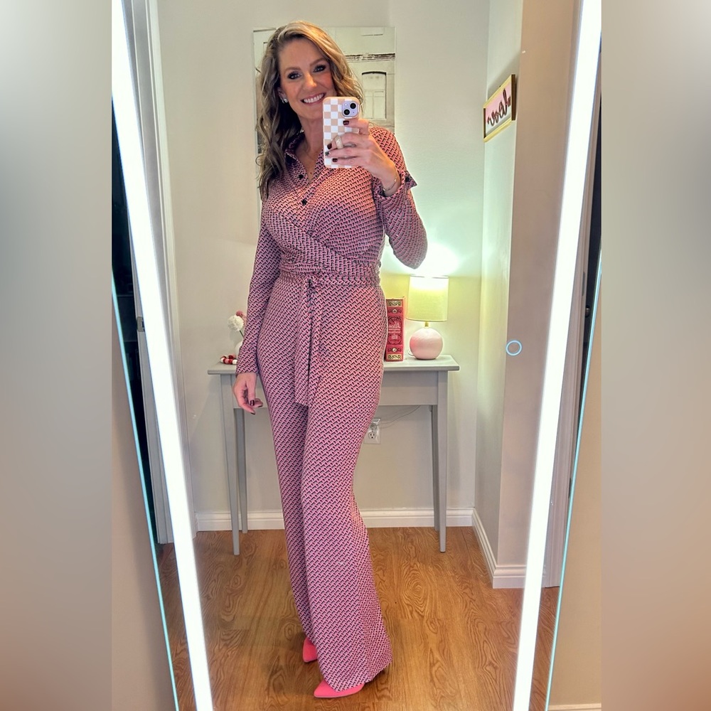 Silk Diane Von Furstenberg Michelle jumpsuit. Size 6.